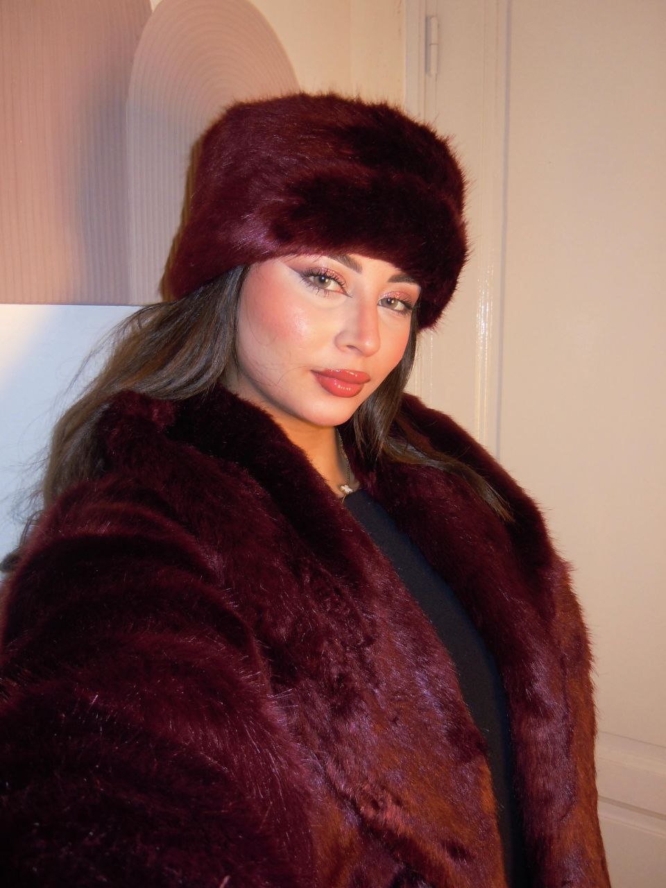 Veste en fourrure bordeaux + chapeau russe offert