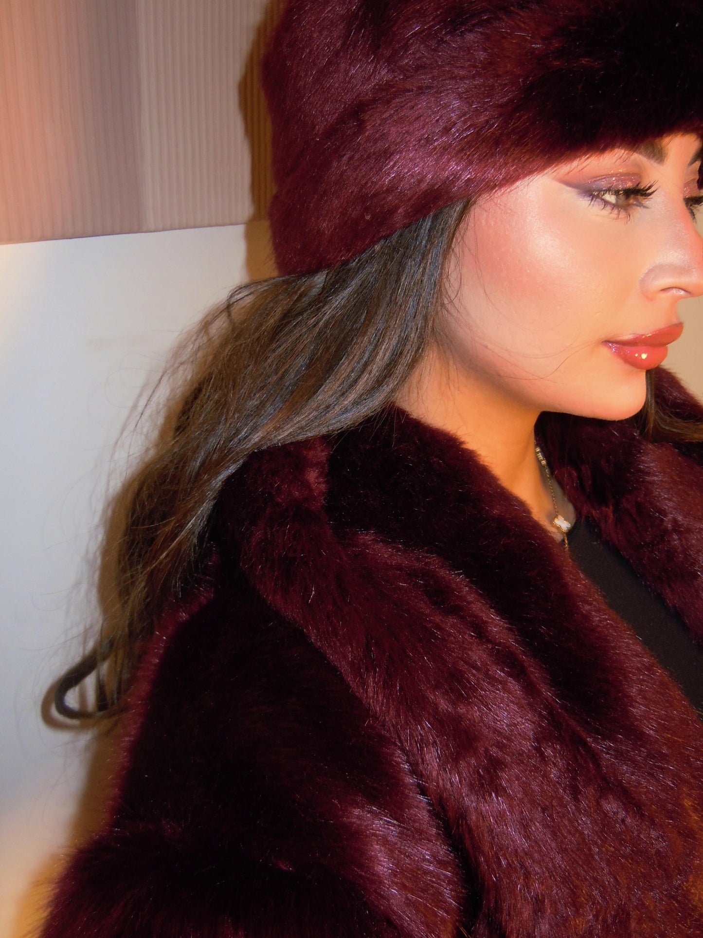 Veste en Fourrure Bordeaux + Chapeau Russe Gratuit