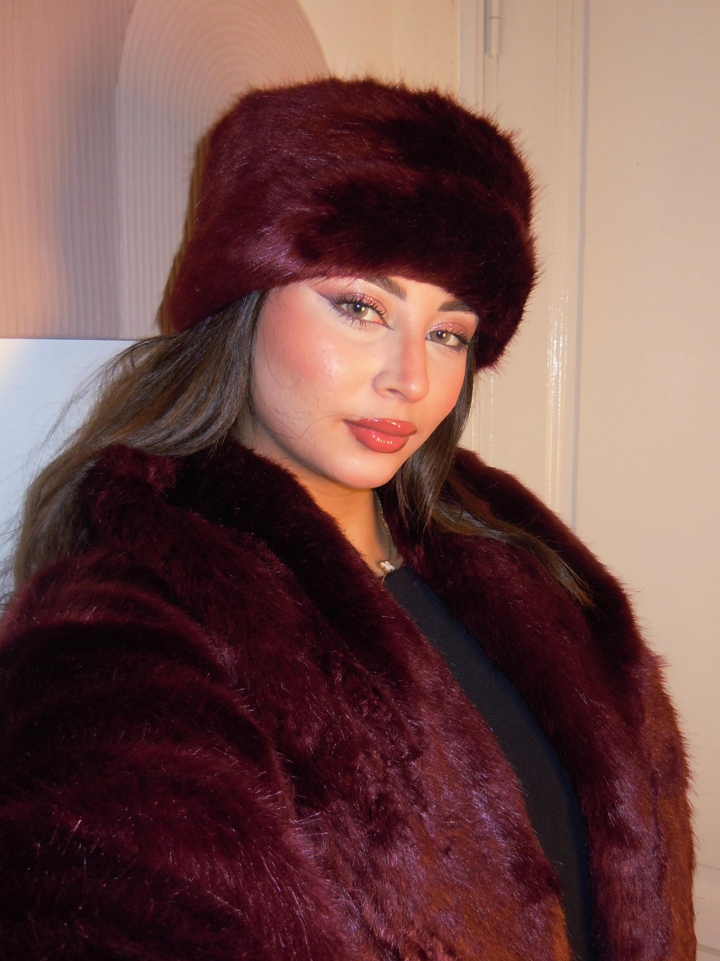 Veste en Fourrure Bordeaux + Chapeau Russe Gratuit