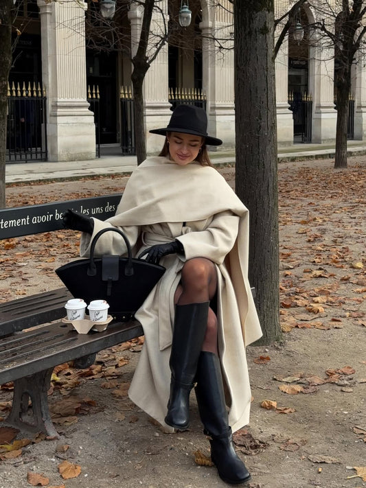 L’Hiver en Mode Prestige : Le Manteau Beige avec Écharpe gratuitement
