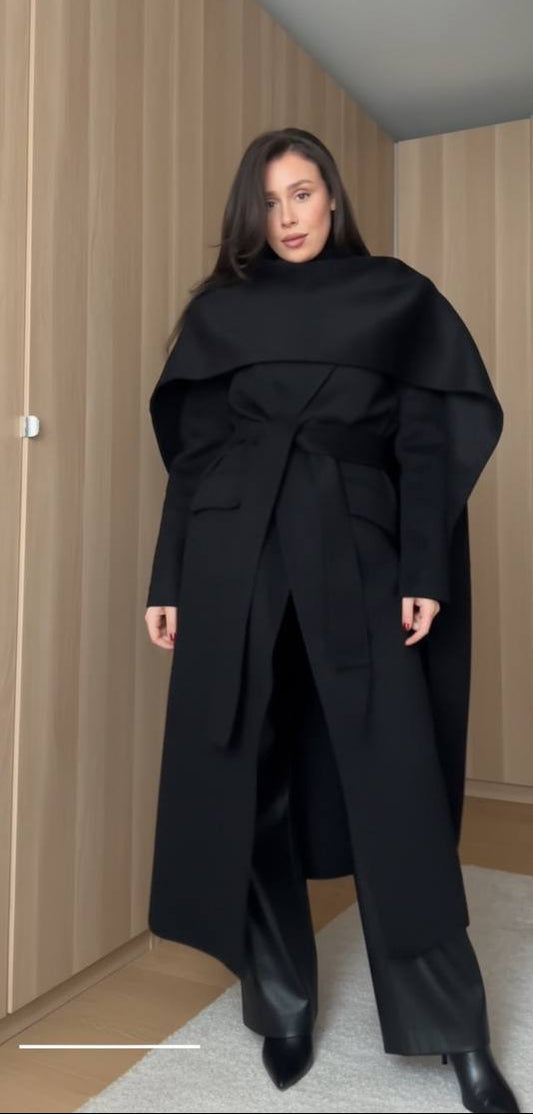L’Hiver en Mode Prestige : Le Manteau Noir avec Écharpe gratuitement