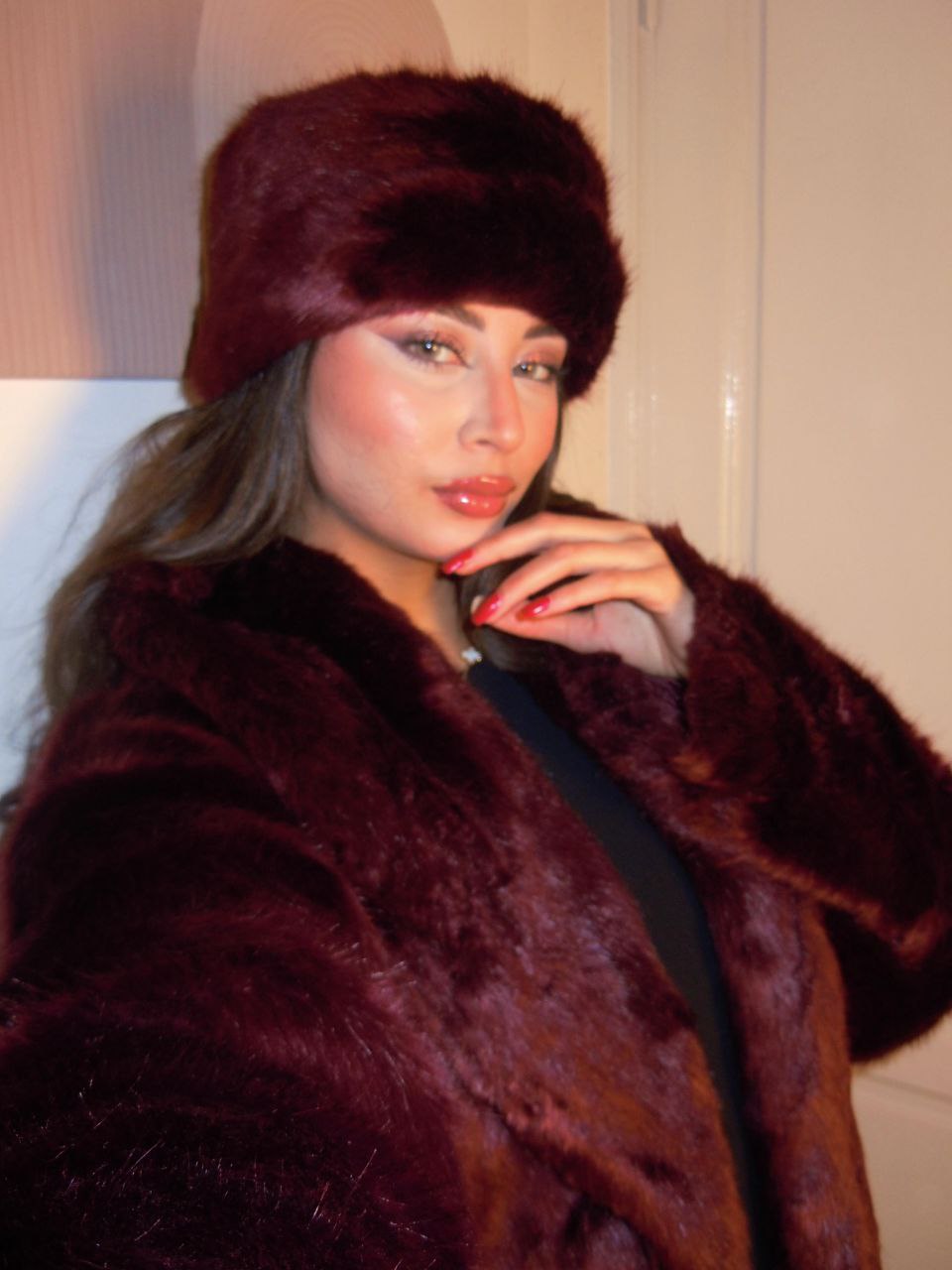 Veste en fourrure bordeaux + chapeau russe offert