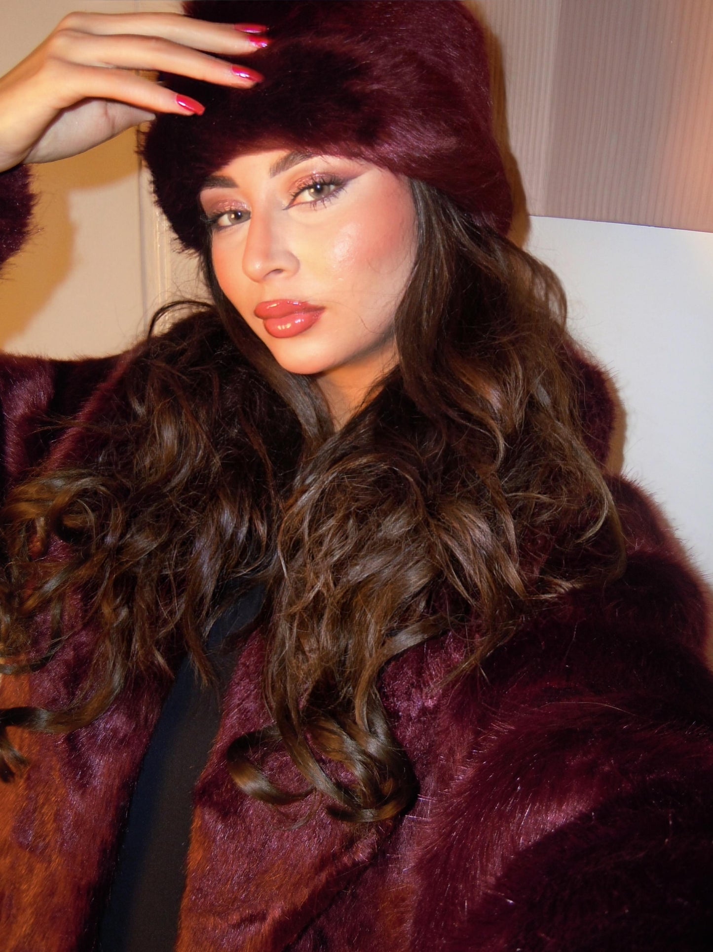Veste en Fourrure Bordeaux + Chapeau Russe Gratuit